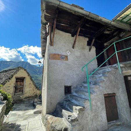 Vila Casa Vacanze La Carbunera Domodossola Exteriér fotografie