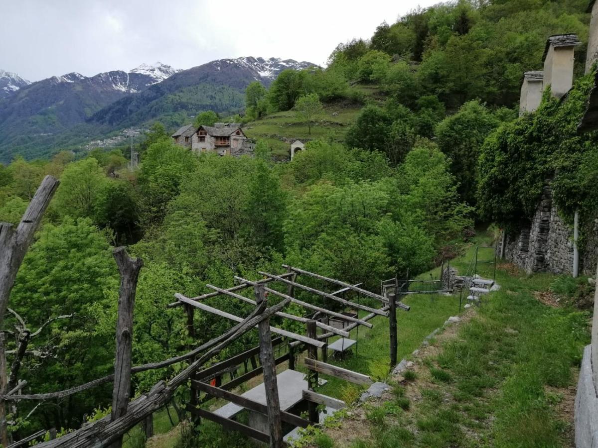 Vila Casa Vacanze La Carbunera Domodossola Exteriér fotografie