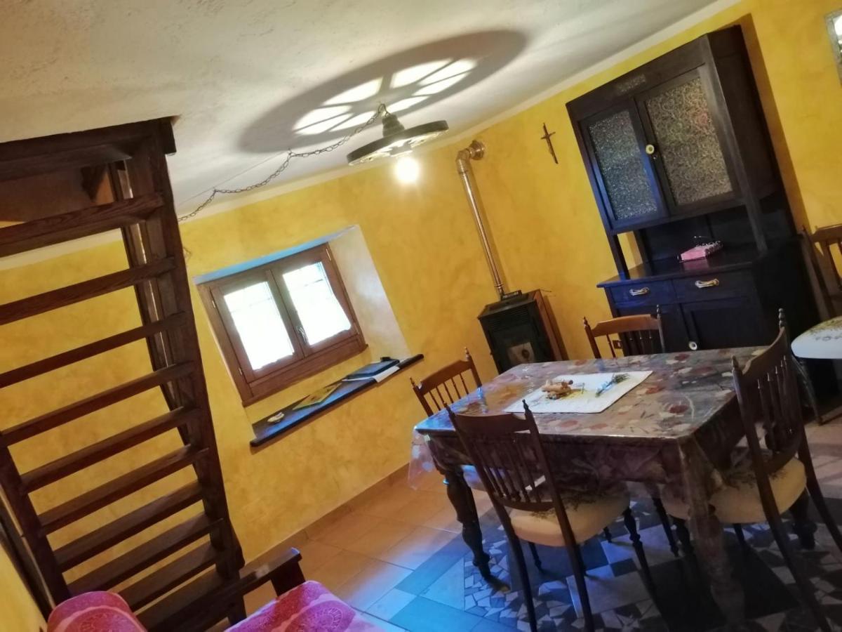 Vila Casa Vacanze La Carbunera Domodossola Exteriér fotografie