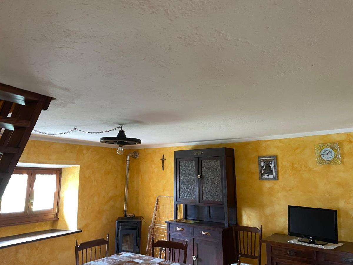 Vila Casa Vacanze La Carbunera Domodossola Exteriér fotografie